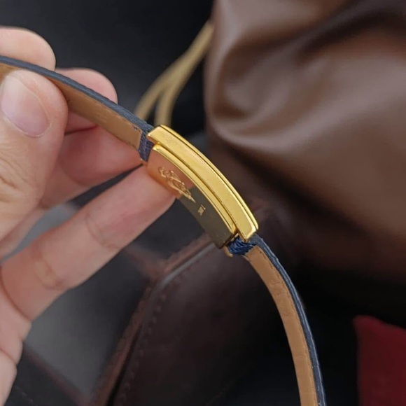 Vintage 1998 Gucci Quartz 2600L Women’s Watch
Blue and White Dial, Gold-Plated - Picture 8 of 10